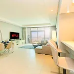 Lux - The Jbr Dubai Eye Suite